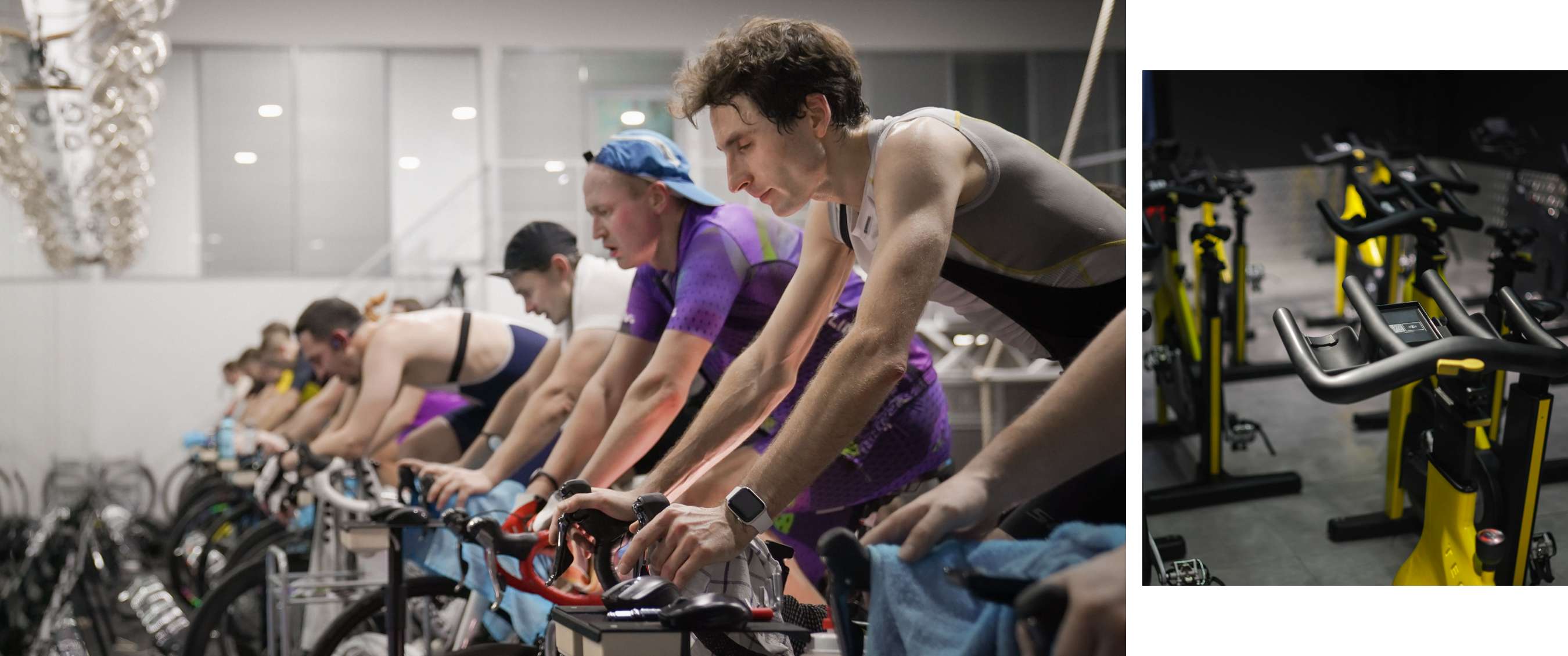 Meerdere wielrenners trainen naast elkaar op fietsen in een indoor sportruimte.