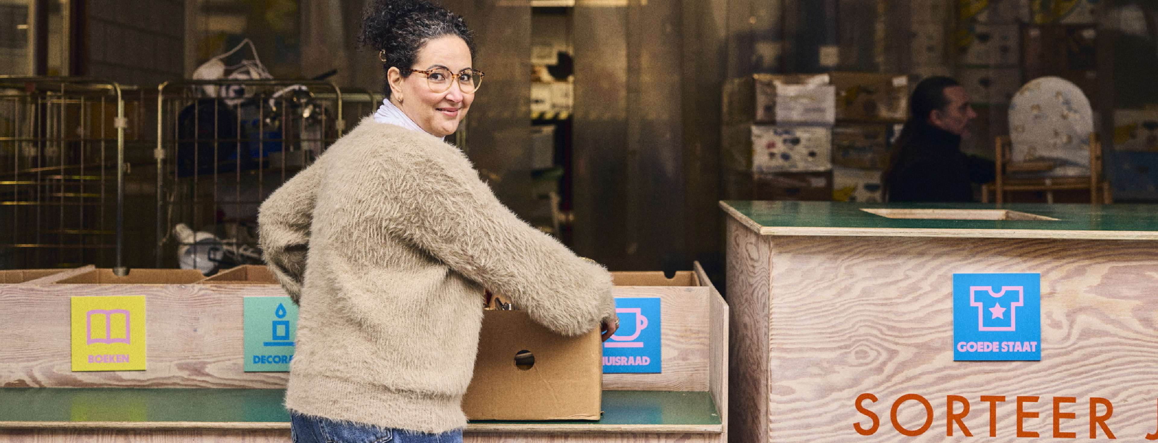 Je oude kleding op avontuur: dit gebeurt er met wat je in de textielbox doneert