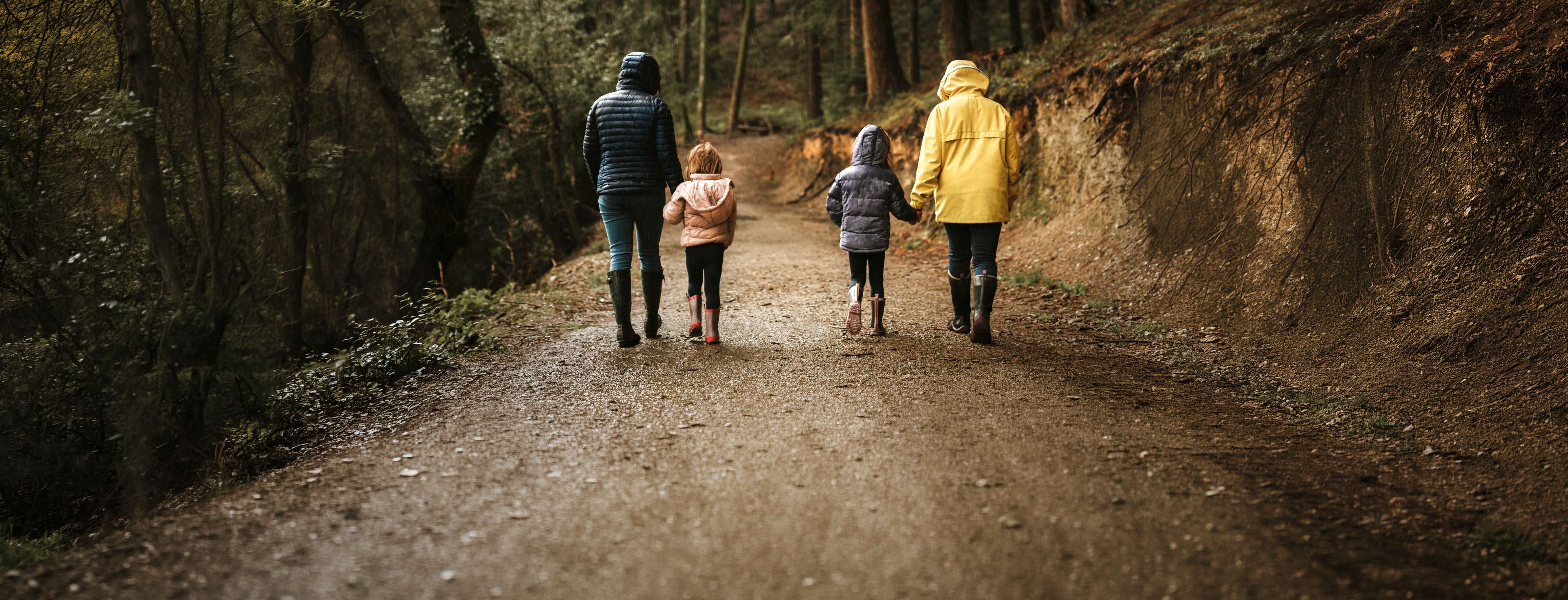Wandelen in de regen: tips om droog en comfortabel op pad te gaan